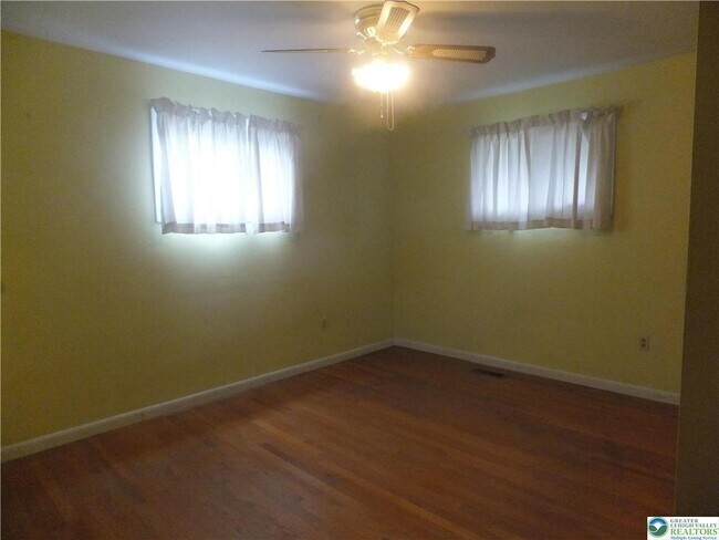 Building Photo - 3021 Rosewood Ct