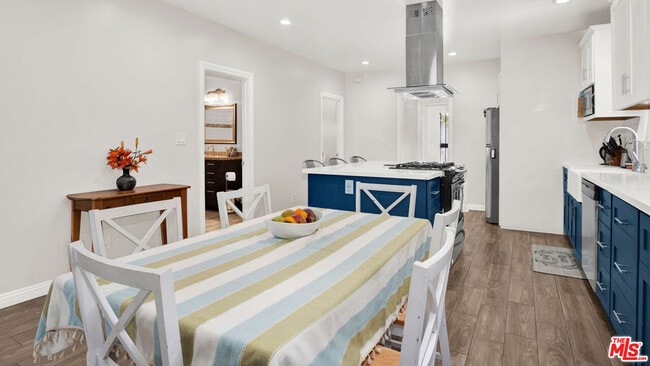 Building Photo - 252 E 47th St