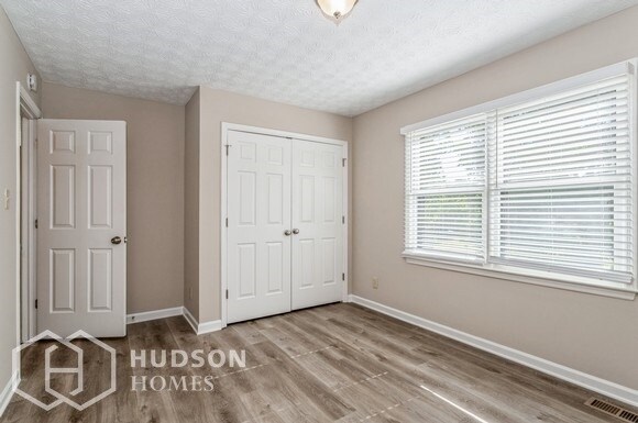 Building Photo - SELF TOUR NOW! - 2650 Green Meadow Ln NE, ...