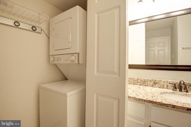 Building Photo - 3313 Wyndham Cir