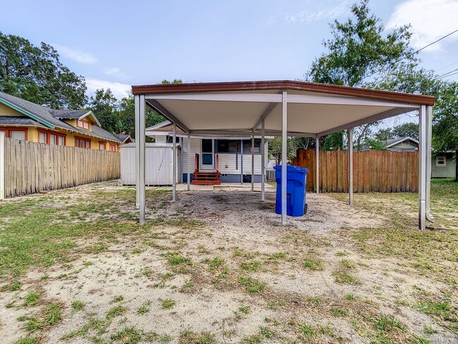 Building Photo - Available Now! Great Magnolia Heights Bung...