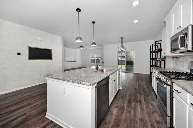 Building Photo - Beautiful 4-Bedroom Home with Office, Bonus Room, and Large Backyard