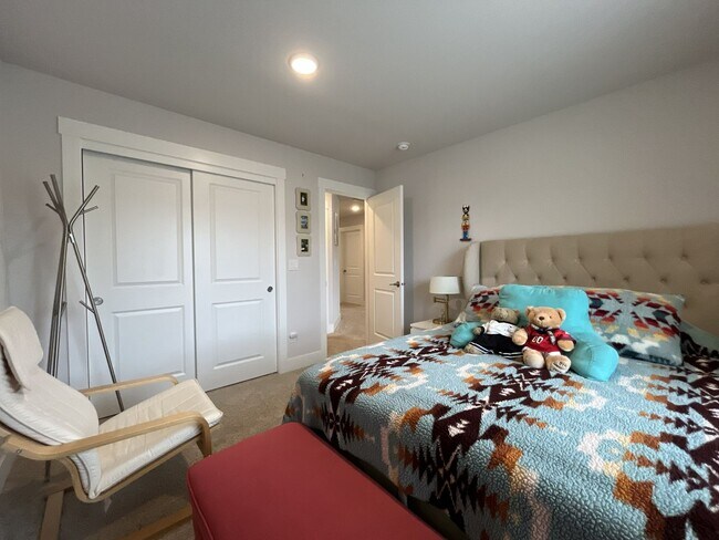 Building Photo - Open Concept 4BR Home with Island Seating, Loft & Spacious Living Room