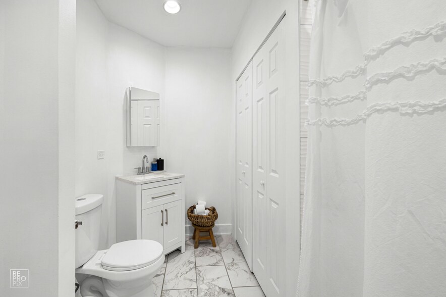 Building Photo - 1708 W 35th St