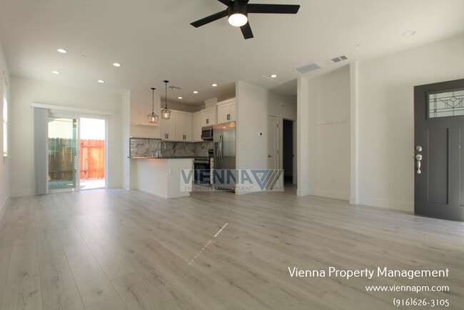 Building Photo - 208 Manzanita Ave