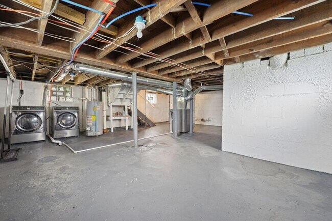 Building Photo - 529 E Morrill Ave