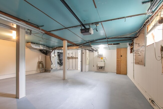 Building Photo - ONE YEAR LEASE WITH POSSIBLE LEASE PURCHAS...
