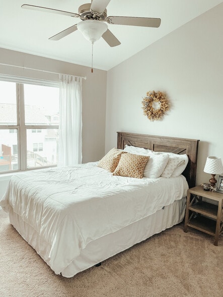 Guest room 1 - 442 Watts Ct