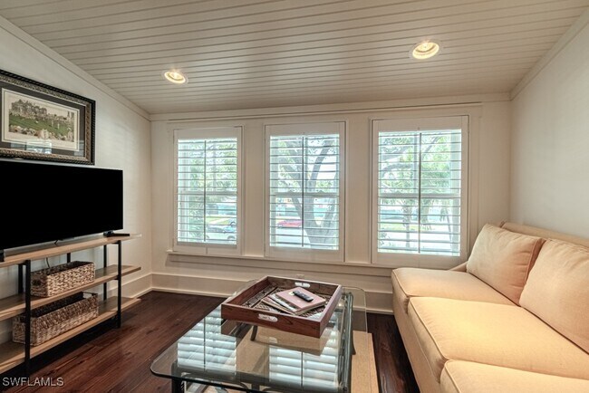 Building Photo - 245 Broad Ave S