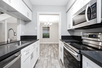 Building Photo - 5528 Beverly Hill St