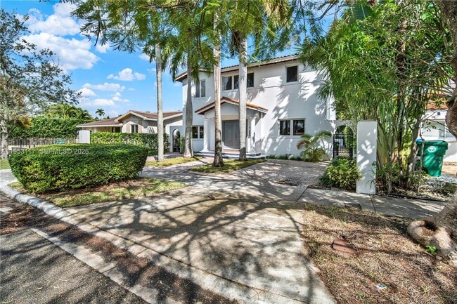 Building Photo - 527 SW 20th Rd