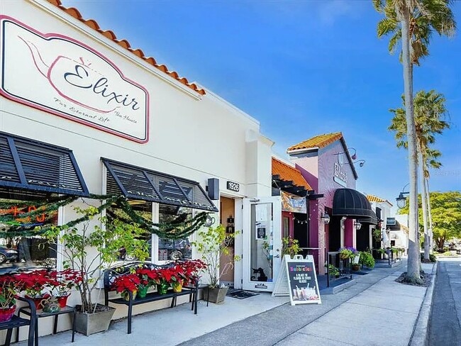 Building Photo - 2412 Clematis St