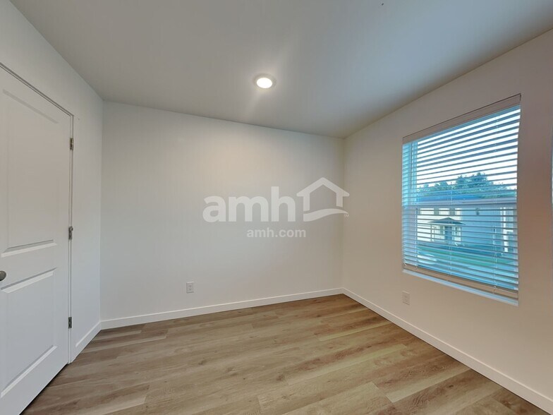 Building Photo - 5020 Washington St SE