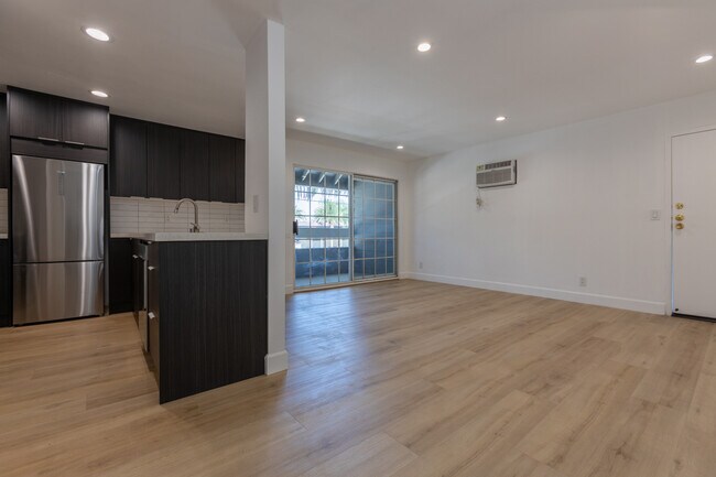 Building Photo - 20930 Parthenia St