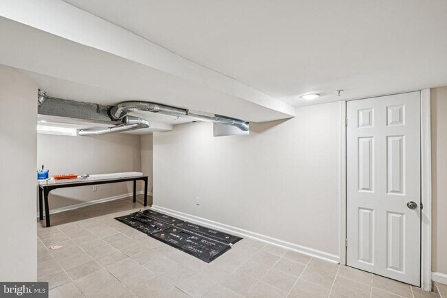 Building Photo - 512 W Norris St