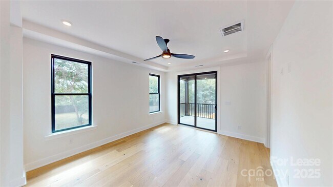 Building Photo - 313 E Peterson Dr