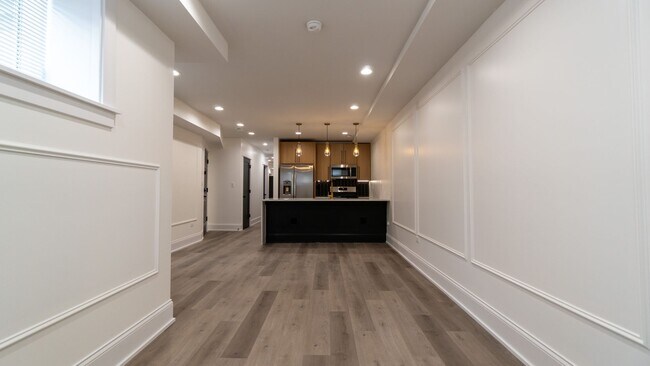 Building Photo - Contemporary 2-Bed, 2-Bath Garden Apartment in Uptown – Move-In Ready!