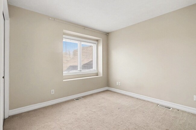 Building Photo - 113 Clubhouse Dr