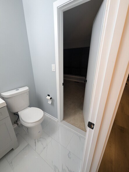 Building Photo - 3145 Hawthorne Dr NE