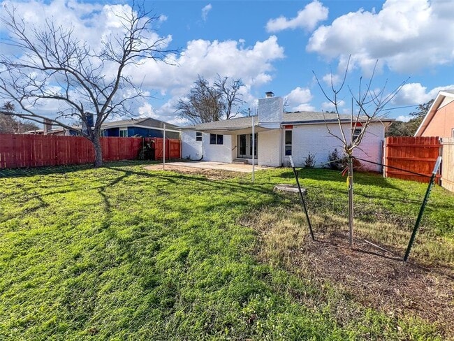 Building Photo - 6203 London Dr