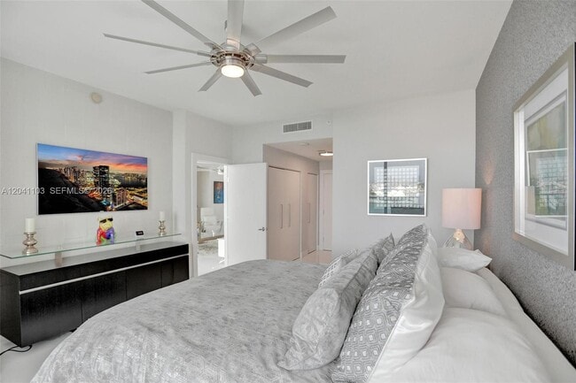 Building Photo - 900 Biscayne Blvd