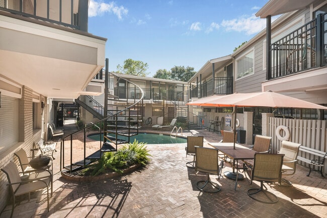 Building Photo - 309 Stratford St