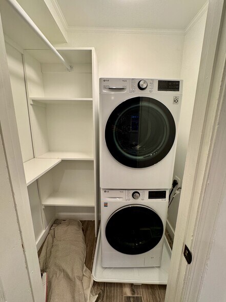 Building Photo - 215 5th St SE