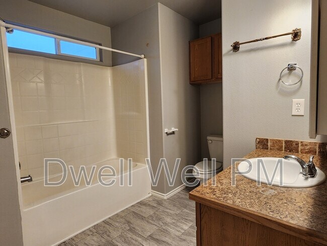 Building Photo - 912 E Georgia Ave