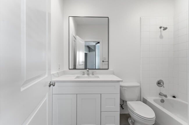 Building Photo - 408 Parker St