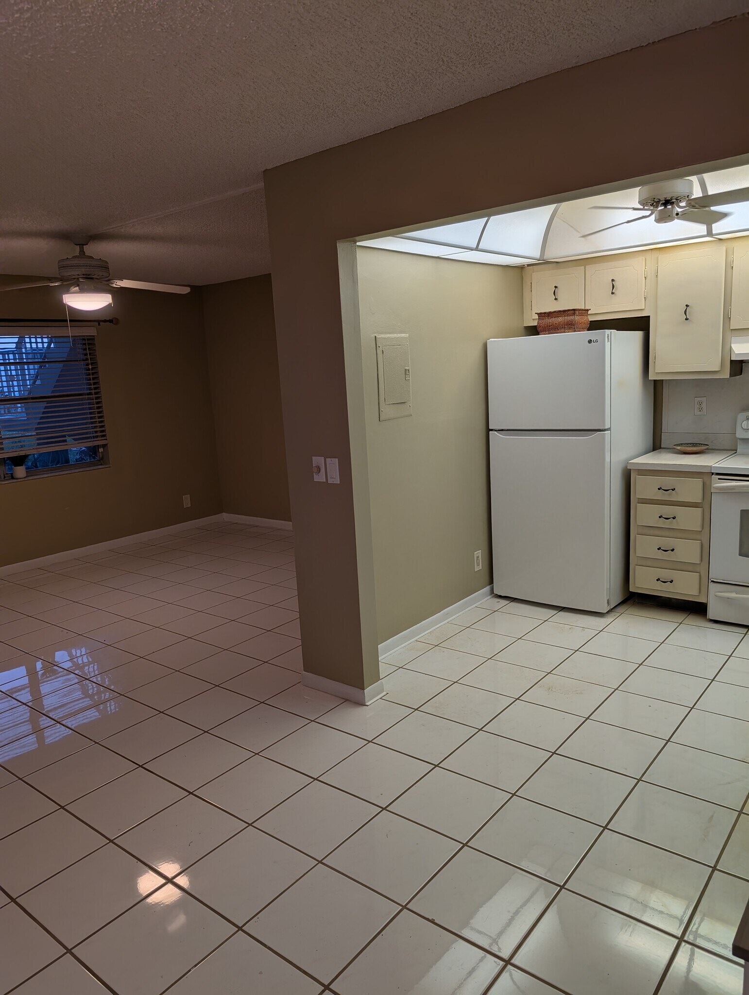 Building Photo - 839 Normandy R