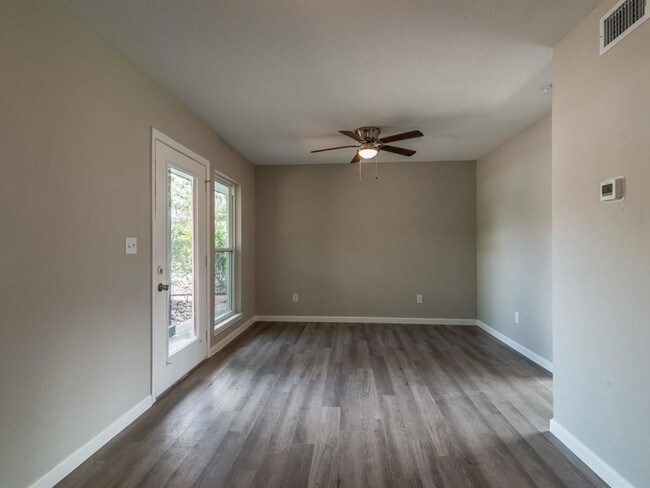 Building Photo - 1819 Cove Park Dr