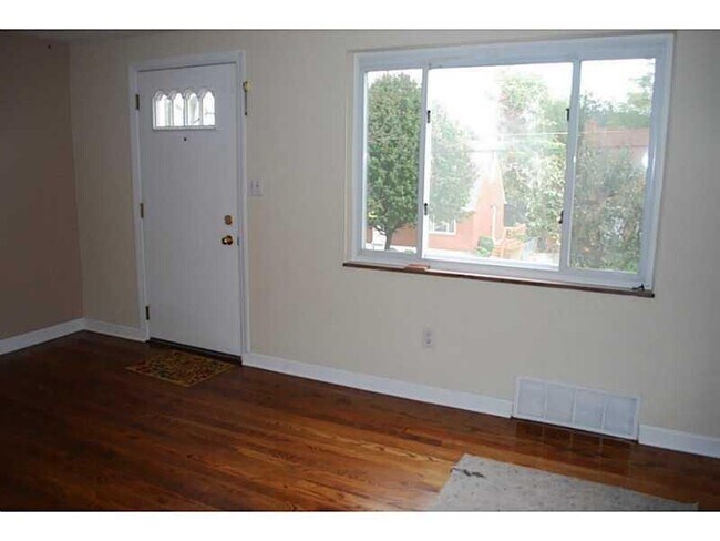 Building Photo - 811 Lincoln Ave
