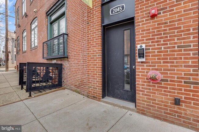 Building Photo - 2045 Trenton Ave