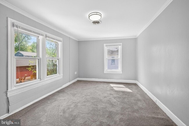 Building Photo - 216 W Division St