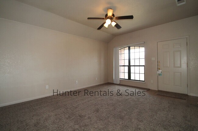 Building Photo - Live in Style!