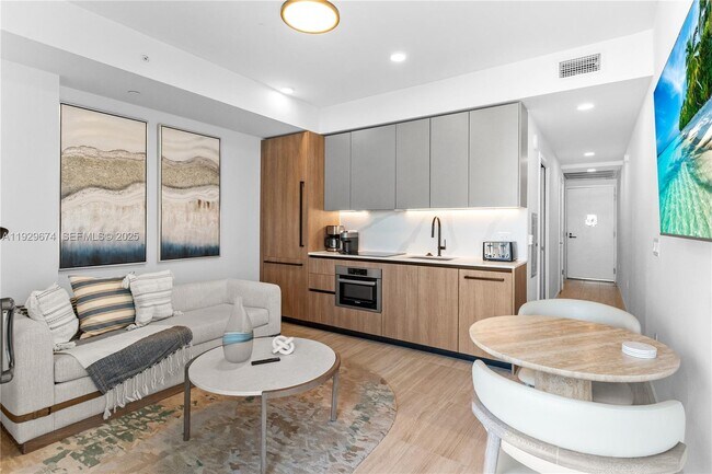 Building Photo - 580 72nd St