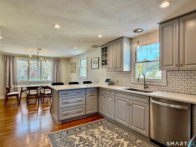 Building Photo - 23 Sleepyhollow Dr