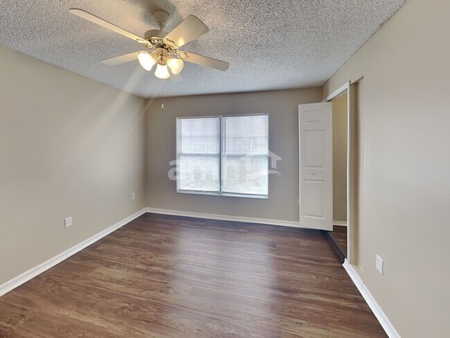 Building Photo - 813 Grand Regal Pt