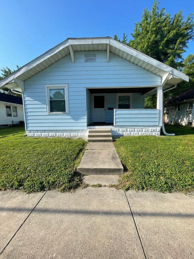 Building Photo - Three Bedroom Single Family Home Near Loeb Stadium