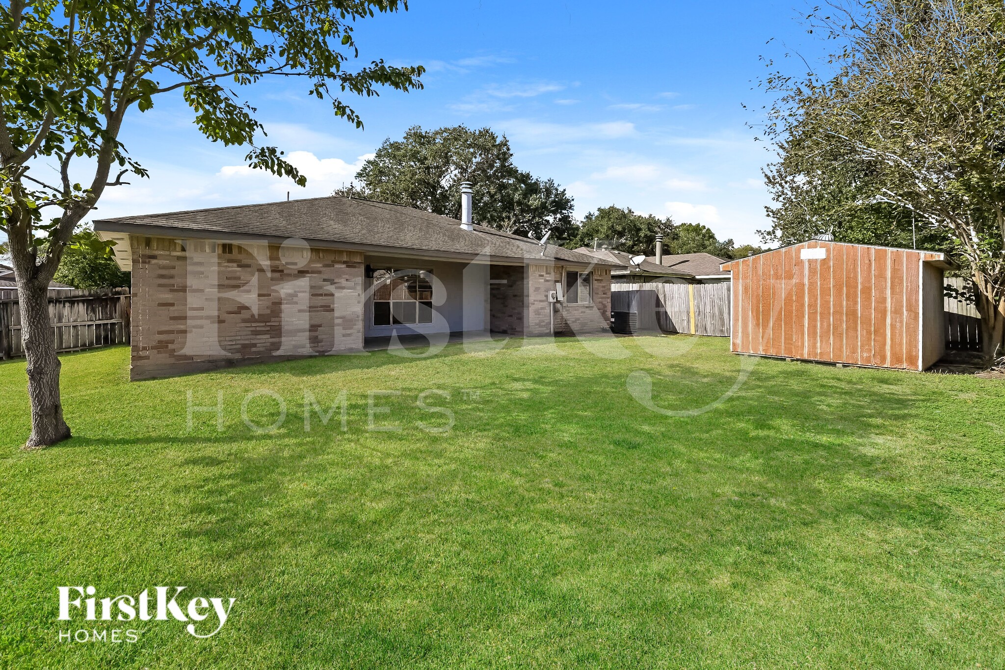 Building Photo - 10811 Forest Leaf Dr