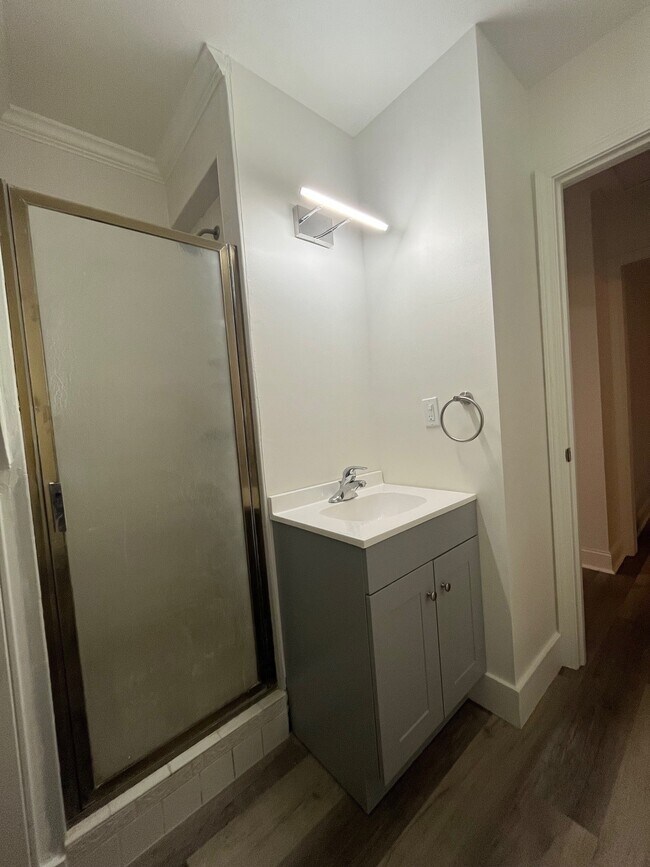 Building Photo - 930 Helios Ave