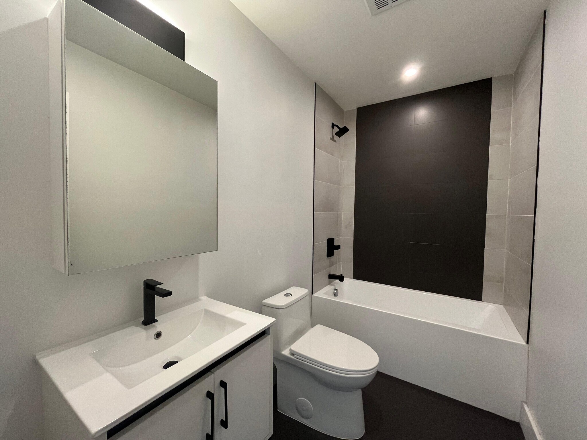 Building Photo - 228 Clinton Ave