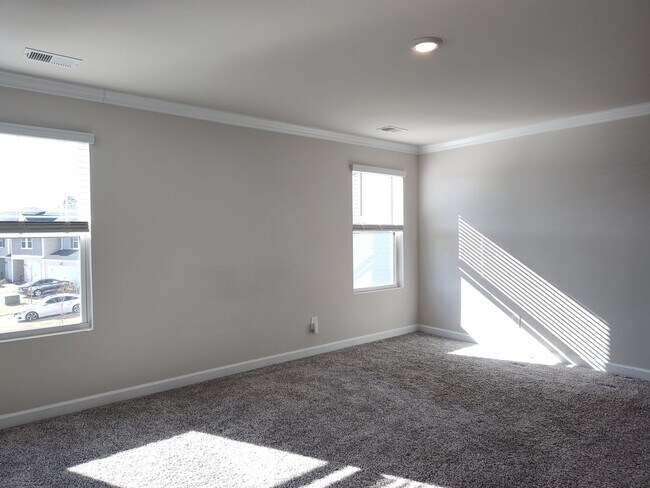 Building Photo - Beautiful 3 bedroom, 2.5 bathroom townhome in Belterra!