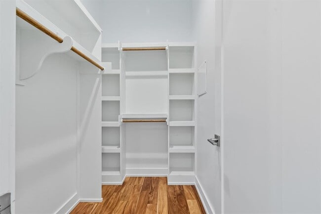 Building Photo - 2712 Oak Springs Dr