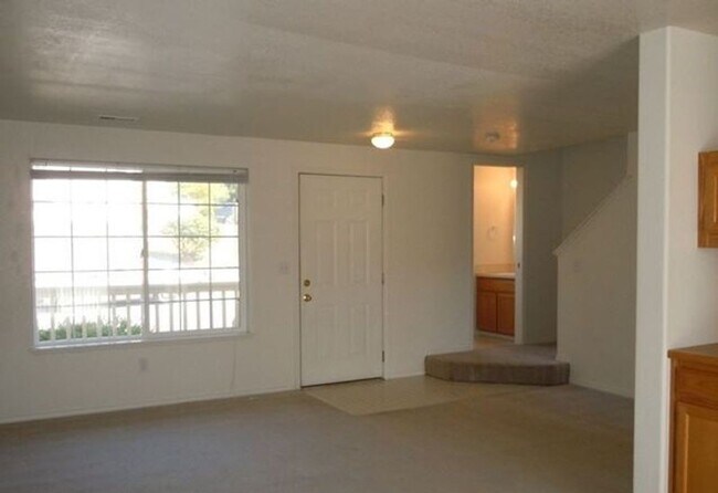 Building Photo - 801 Blueberry Ln