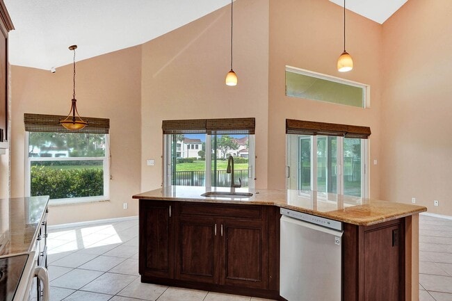 Building Photo - Amazing 4 Bedroom, 3 Bath home plus large 21'x11' loft located in Parkland Isles!