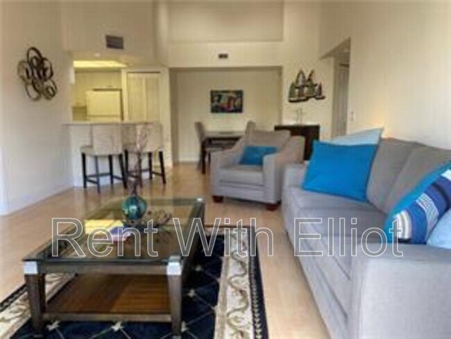 Building Photo - 2021 SE 10th Ave