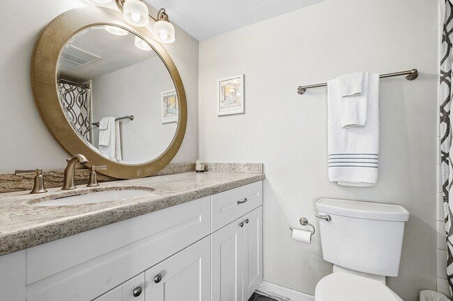 Building Photo - 2440 SW 22nd Ave