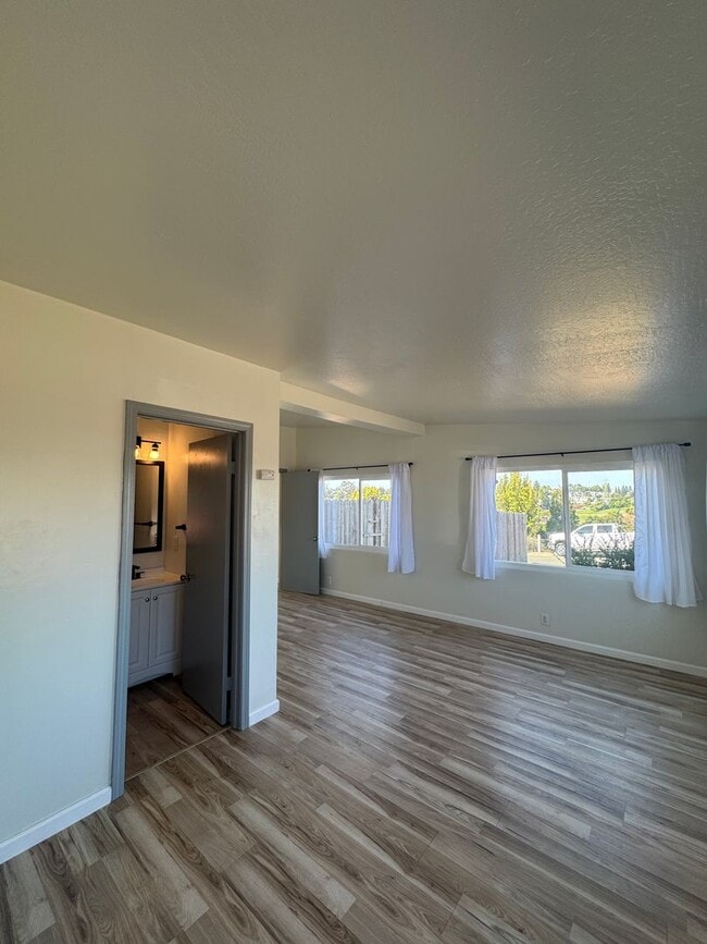 Building Photo - 103 Pueblo Way