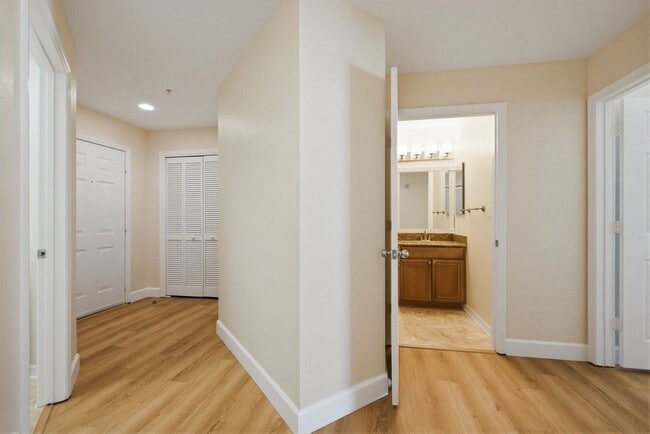 Building Photo - 700 S Harbour Island Blvd